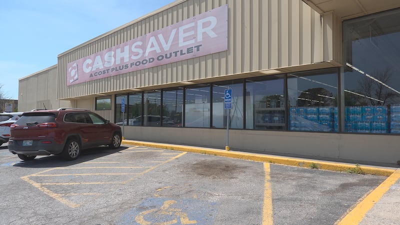 Cash Saver in the afternoon hours in Lawton, Oklahoma.