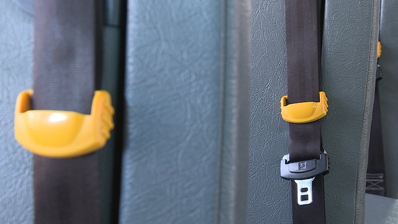 El año pasado, Texas aprobó una ley que exige que todos los autobuses escolares cuenten con...