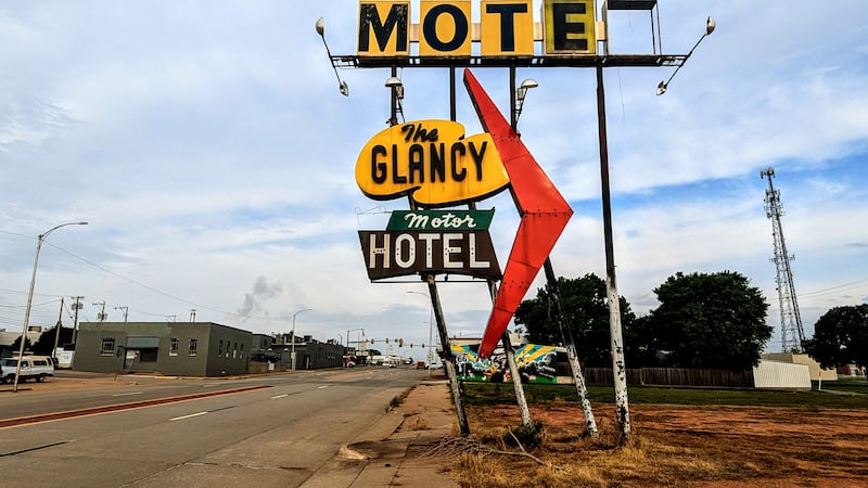 The Glancy Motor Hotel Sign