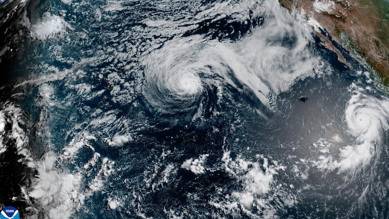 Esta imagen satelital, difundida por la Oficina Nacional de Administración Oceánica y...