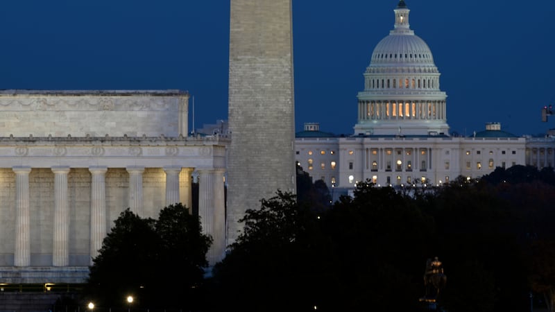El Monumento a Lincoln, el Monumento a Washington y el Capitolio de Estados Unidos, en...