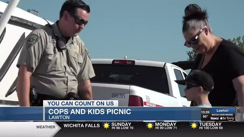El picnic anual de Cops and Kids del 40th fue organizado en el Centro de Seguridad Pública en...