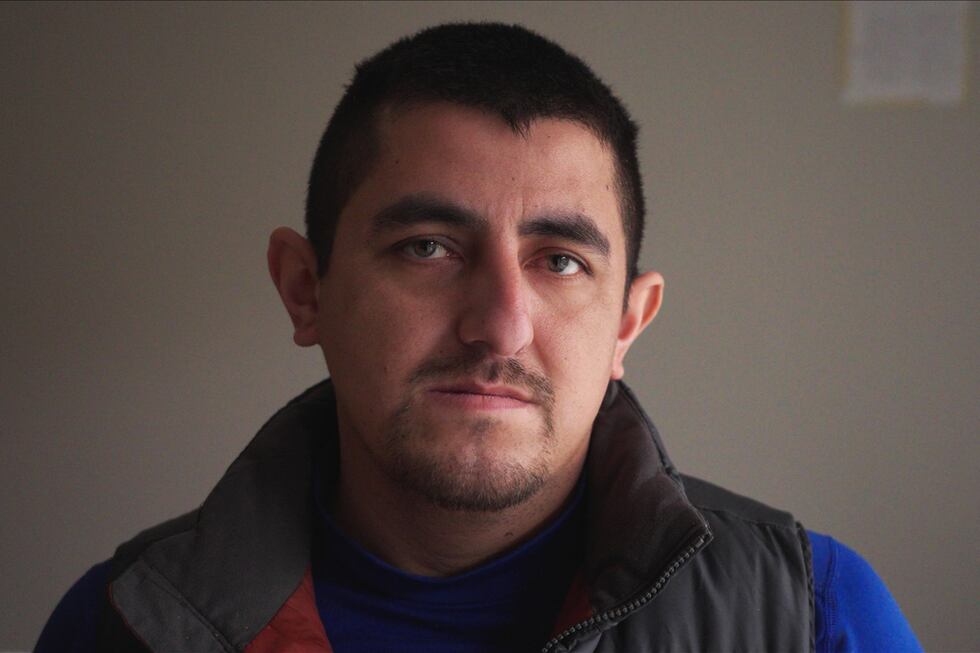 Alberto Castañeda Mondragón posa para una fotografía en un apartamento, el 4 de febrero de...