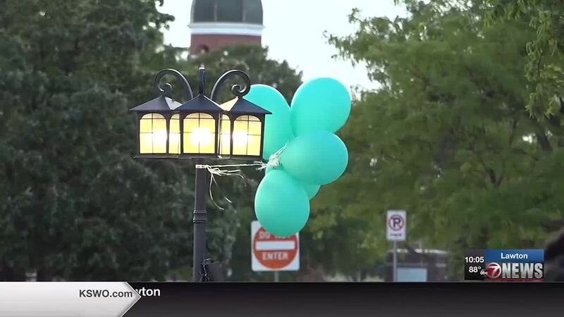 Los miembros de la comunidad celebraron la vida de Barbara Curry el domingo por la noche.