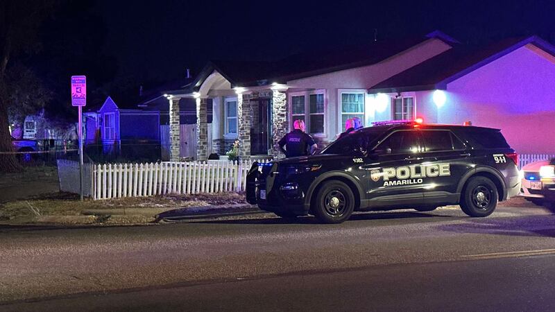 Hubo fuerte presencia policial en la casa donde ocurrió el aparente homicidio-suicidio en...