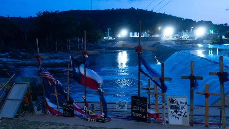 Las cruces en honor a las víctimas de las inundaciones en Hill Country, vistas el 11 de julio...