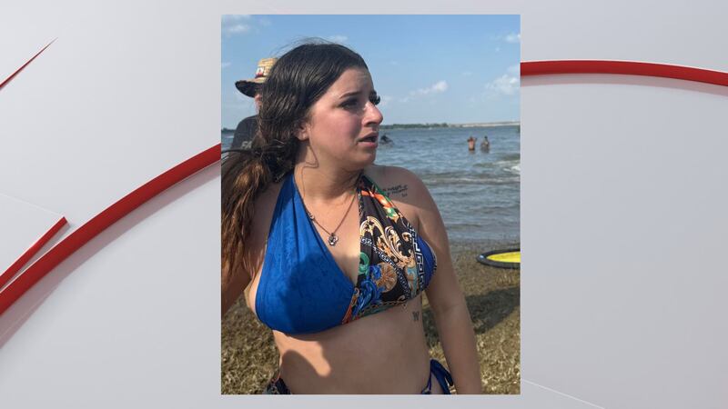 La policía de Texas busca a la conductora de una moto acuática que atropelló mortalmente a una...