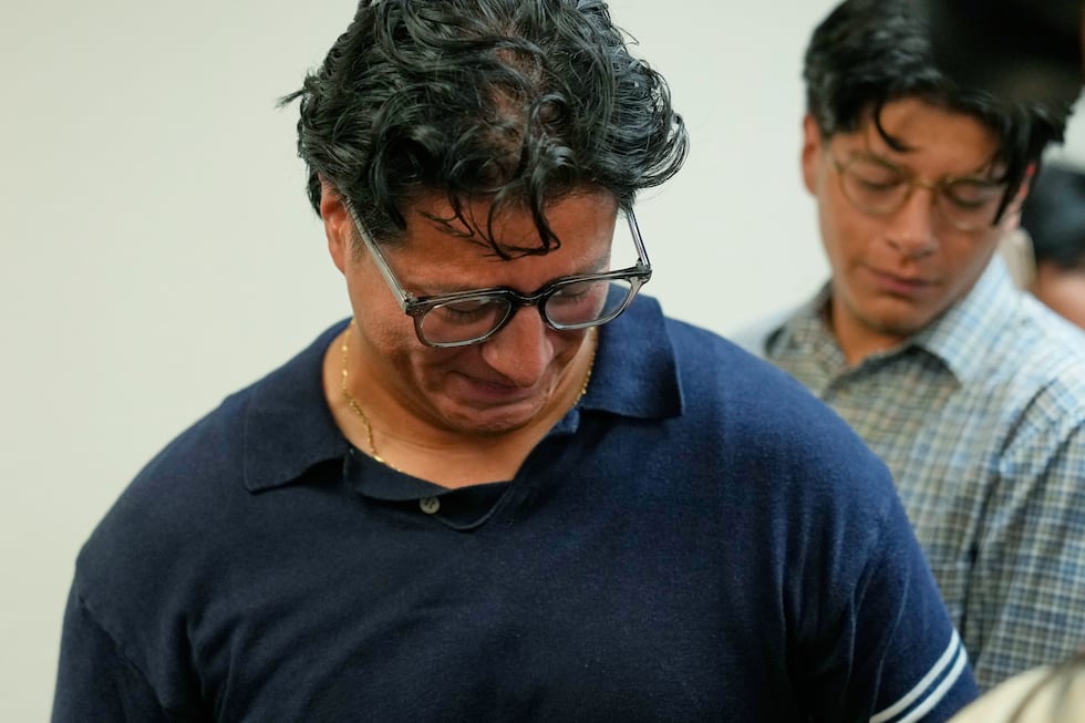 Ronaldo Salgado, a la izquierda, y su hermano Lorenzo Jr., hijos de Lorenzo Salgado Araujo,...