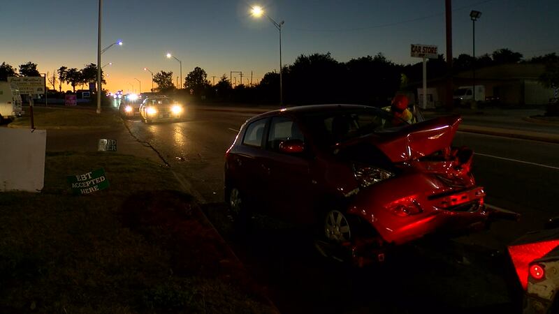 El tráfico se desvió en Lee Blvd. poco después de las 7 p.m. del viernes, después de un...