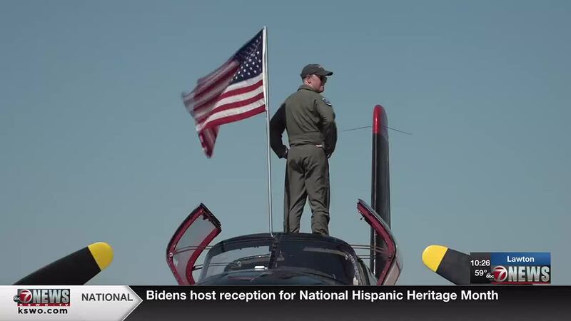 La Base de la Fuerza Aérea Altus abrió sus puertas y voló aviones históricos para el público...