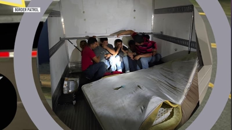 Detienen a un conductor de furgoneta por tráfico de personas en un puesto de control de Laredo.