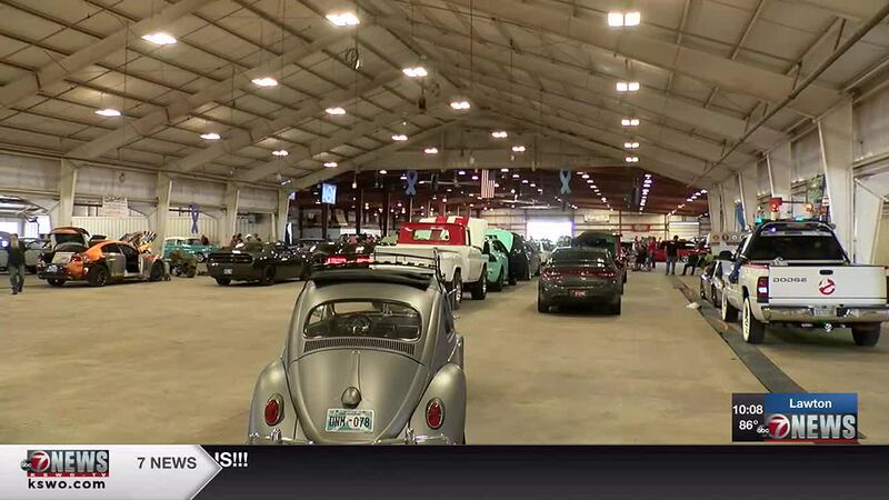 Camiones, automóviles, motocicletas y más estuvieron en exhibición este fin de semana,...