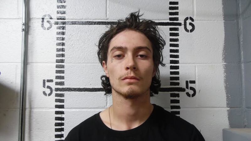 Un hombre ha sido detenido y acusado de homicidio en segundo grado tras hallarse el cadáver de...