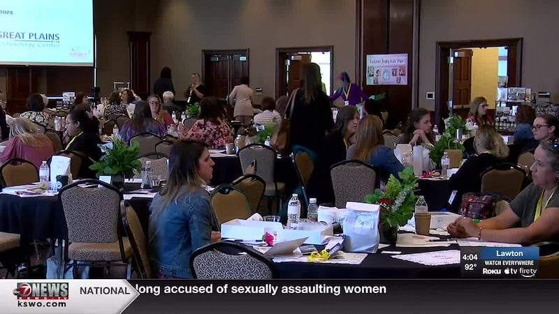 Las mujeres empresarias se unen para establecer contactos y crecer.