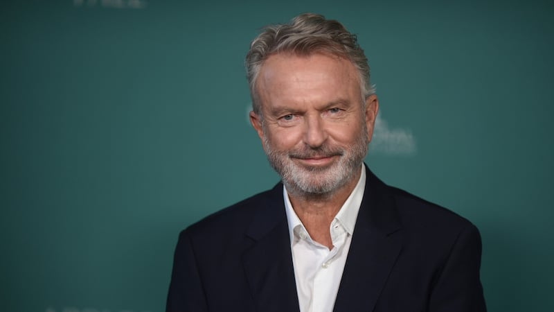ARCHIVO - Sam Neill llega al estreno de "Apples Never Fall" el 12 de marzo de 2024 en Los...