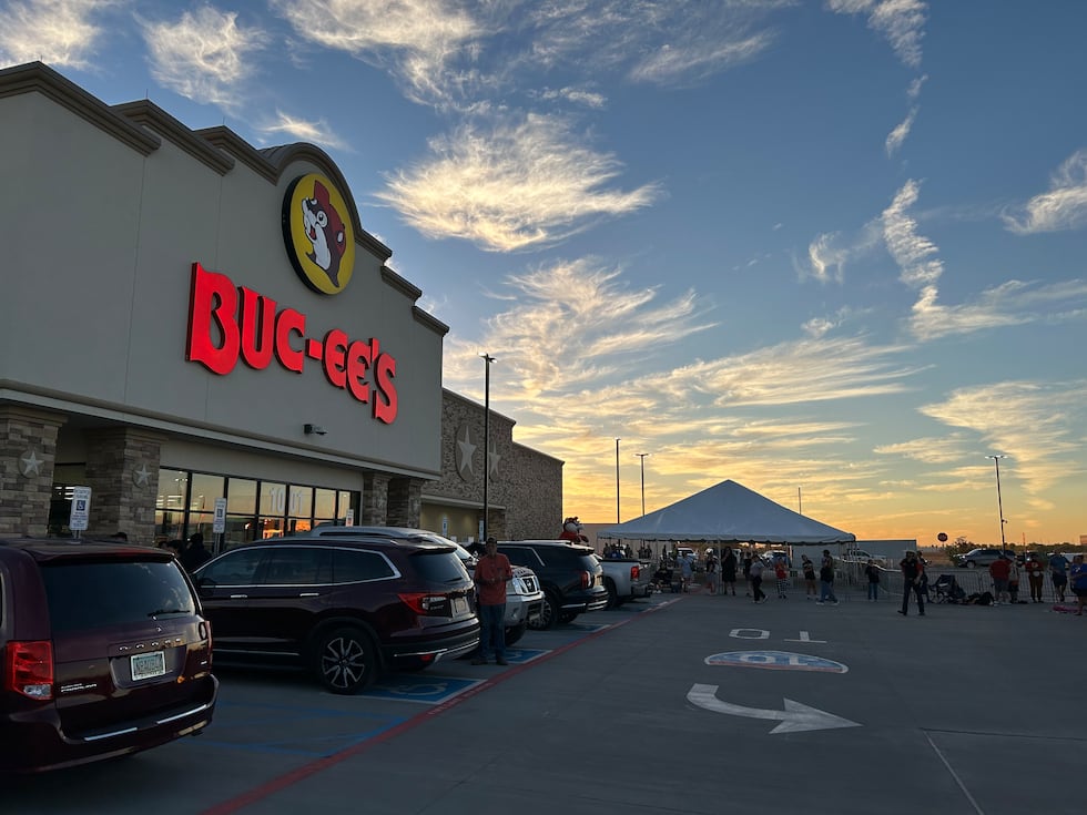 Fans wait for Arizona's Buc-ee's location to open for business.