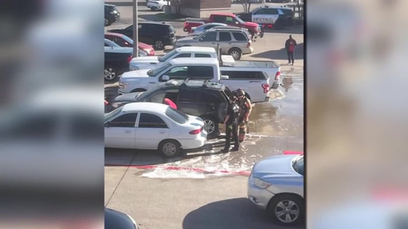 Un hombre hispano está tras las rejas luego que fuera acusado de incendiar un vehículo en un...