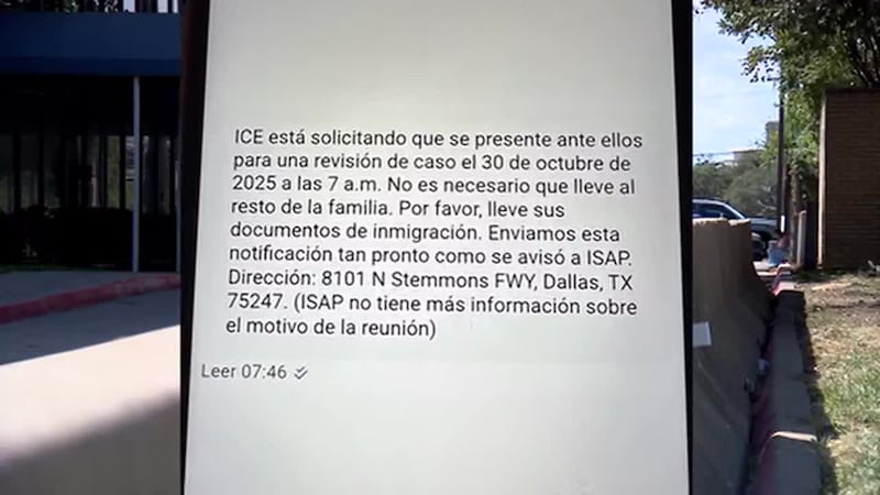 ICE confirma que está enviado mensajes a celulares de inmigrantes para que se presenten en...